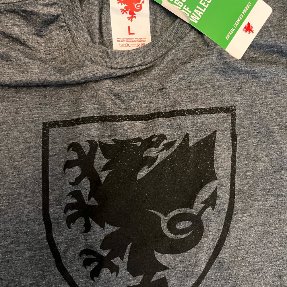 Men’s Welsh football shirt NWT sz L